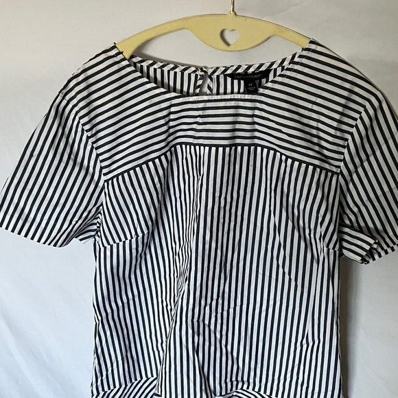 Banana Republic: Striped Black & White Top- M - Picture 4 of 14